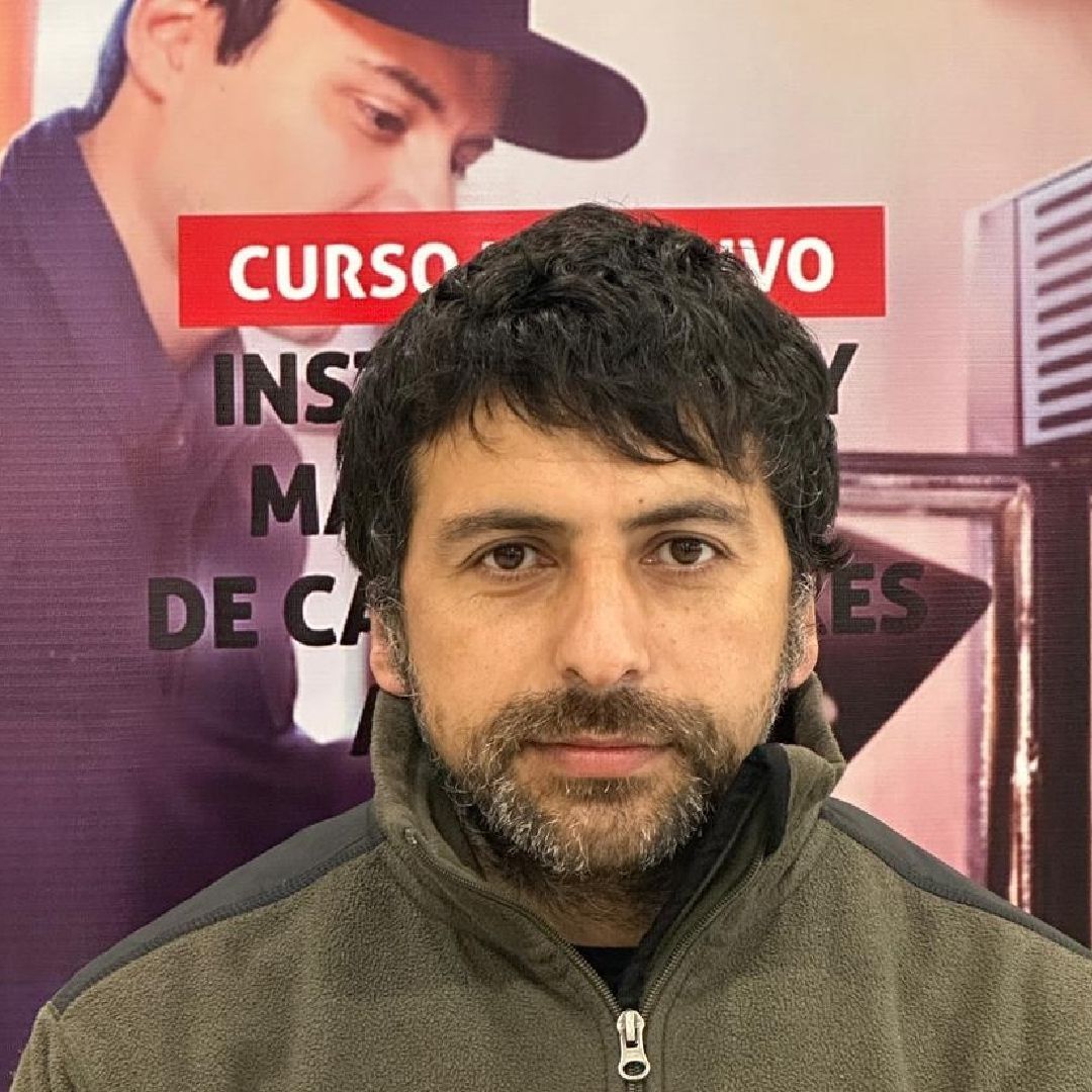 Víctor Rebolledo Carrasco Juan Luis Reyes Reyes